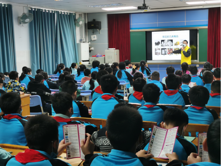 阜沙鎮(zhèn)禁毒信息〔2023〕第29期--“開學(xué)第一課 禁毒齊參與”阜沙鎮(zhèn)禁毒辦開展校園宣講活動(202